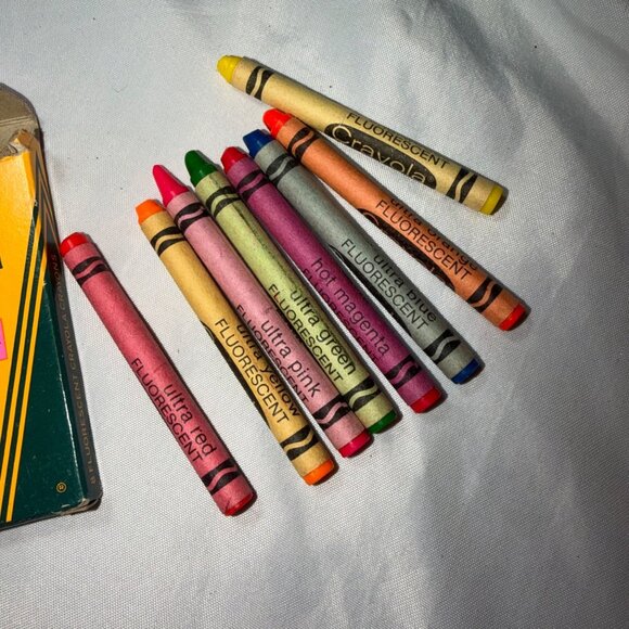 Crayola Crayon Fluorescent 8 Count Vintage No. 8F - Picture 3 of 10